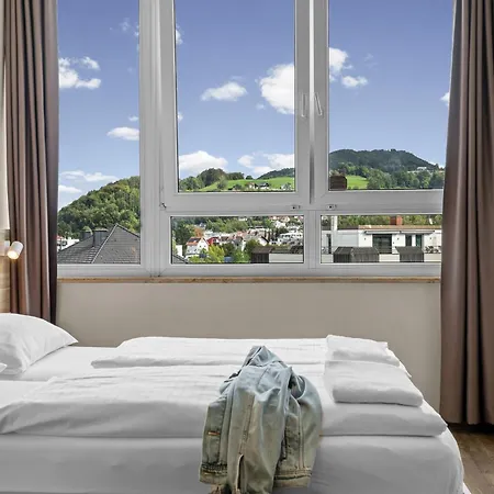 Meininger Hotel Salzburg City Center-2
