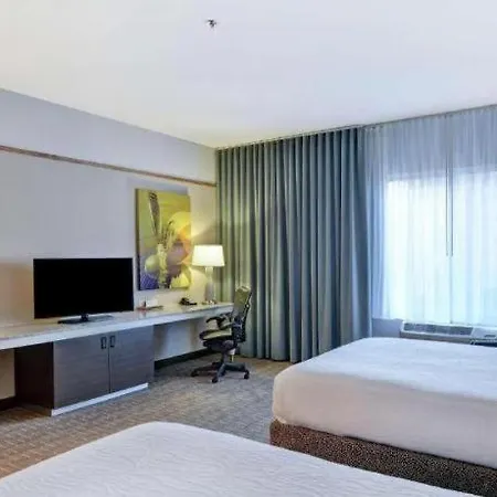 Hilton Garden Inn Oshkosh-3