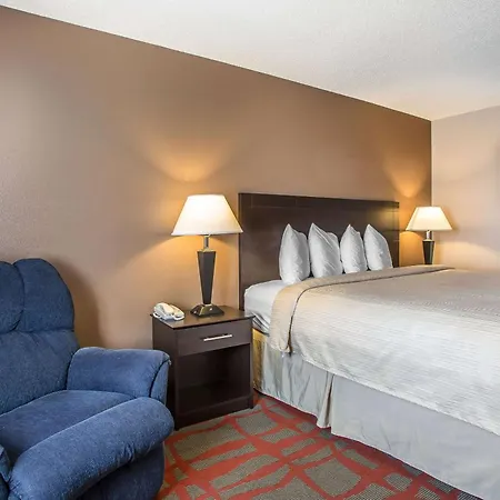 Quality Inn & Suites West Bend-3