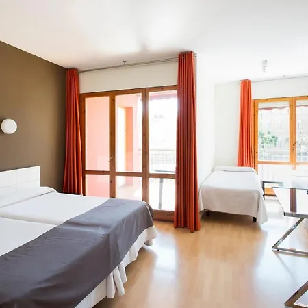 Hostal Un Punto Chic-Joaquin Costa-2