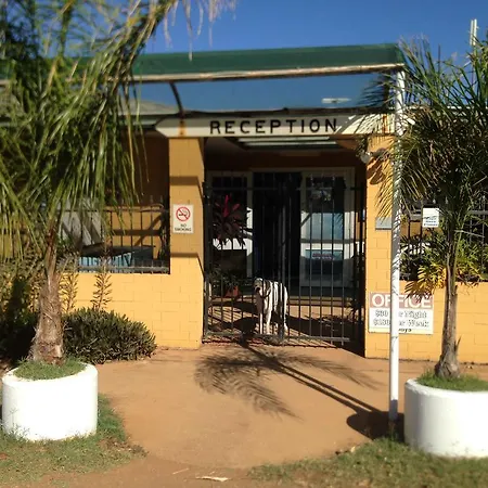 Carnarvon Caravan Park-2