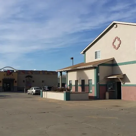 Value Inn & Suites Salina-3