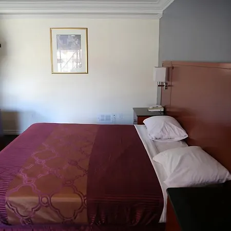 Chateau Inn & Suites-3