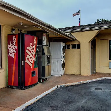 Kingsway Inn Corsicana-3