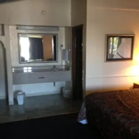 Budget Inn - Madison-3