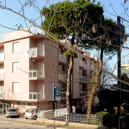 Club Hotel-2