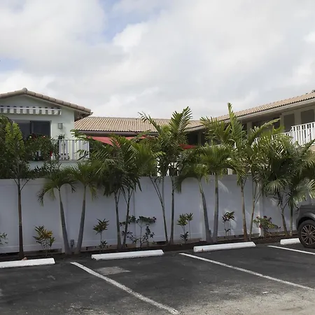The Big Coconut Guesthouse - Gay Men'S Resort-3