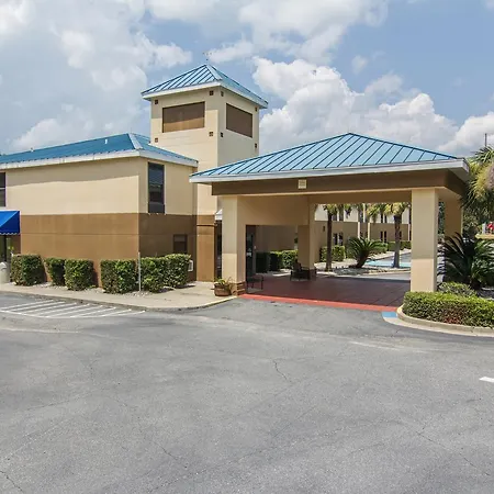 Econo Lodge Darien-2