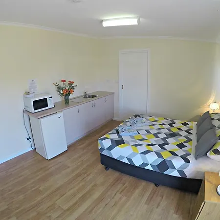 Turn-In Motel-2