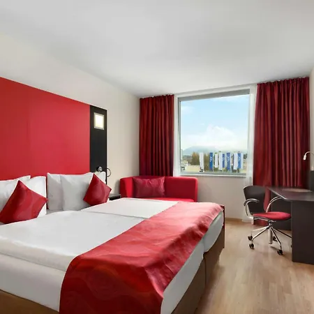 Ramada Encore By Wyndham Geneva-3