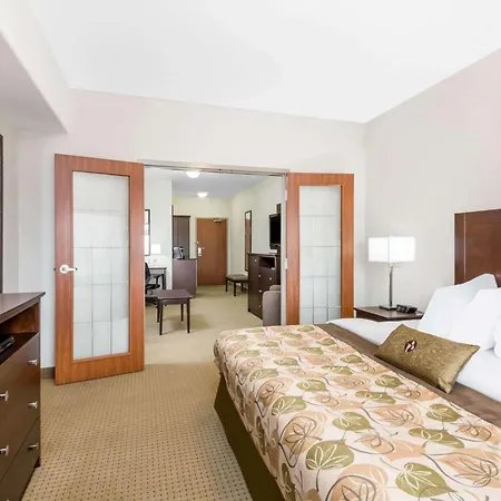 Ramada By Wyndham Olds-3