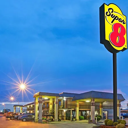 Super 8 By Wyndham Shawnee-3
