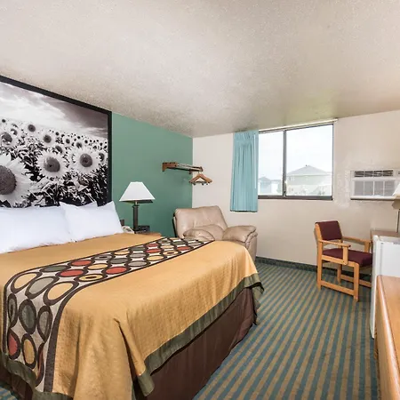 Super 8 By Wyndham Devils Lake-3