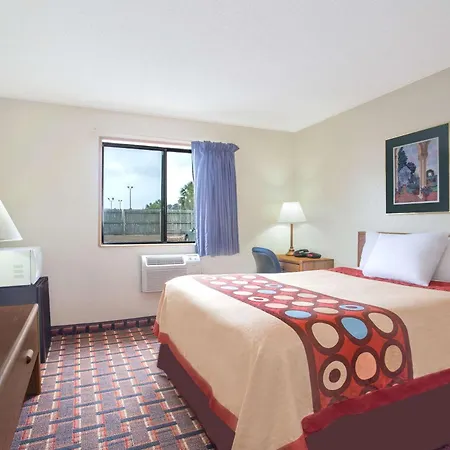 Super 8 By Wyndham Douglas-3