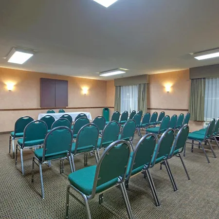 Country Inn & Suites By Radisson, Waterloo, Ia-2