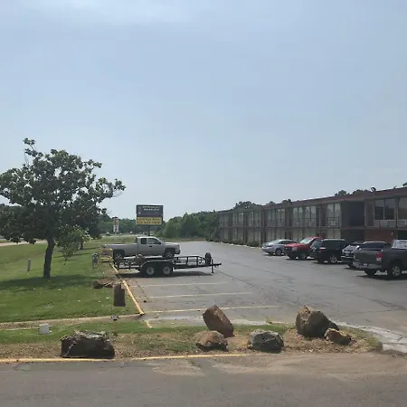 Mid Continent Inn-3