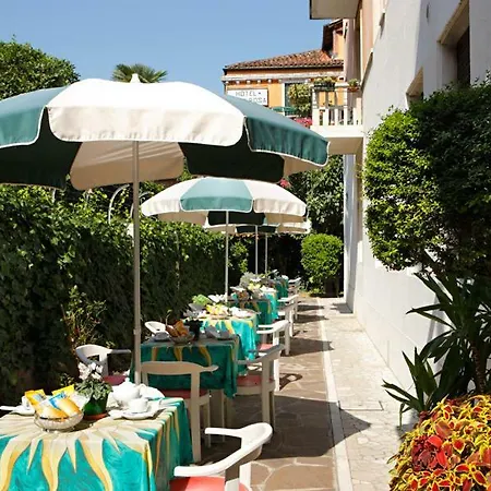 Hotel Santa Lucia-2
