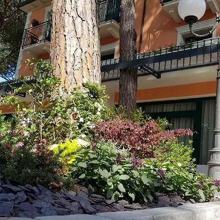 Hotel Boccaccio-free parking--2