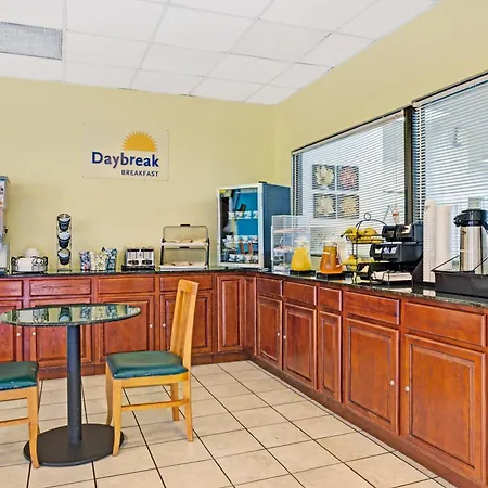 Days Inn By Wyndham Norfolk Military Circle-2