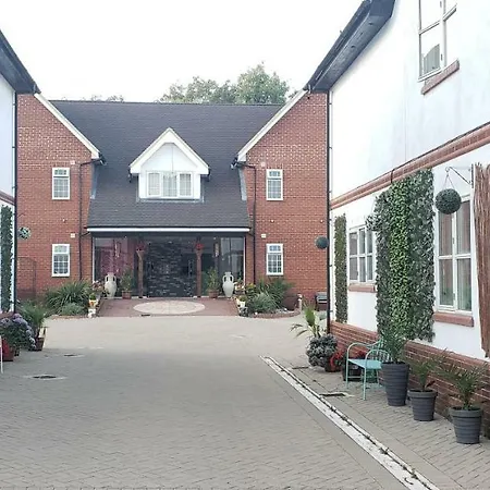 Stansted Airport Lodge-2