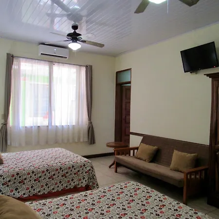 Hotel La Guaria Inn & Suites-3