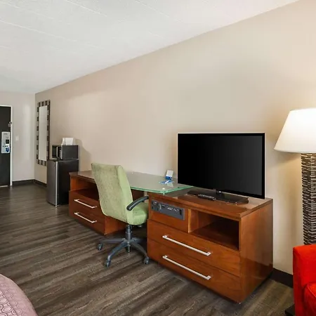 Fairmount Inn & Suites - Stroudsburg, Poconos-2