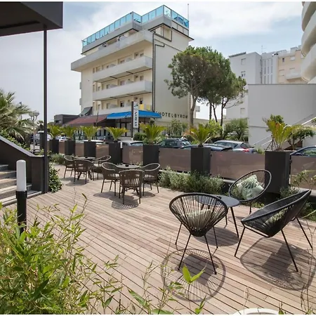 Hotel Caraibi - Breakfast Until 11-00&Dinner-Mirabilandia Partner-2