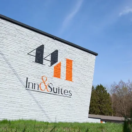 4411 Inn & Suites-2