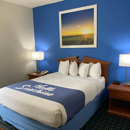 Days Inn & Suites By Wyndham Cambridge-2