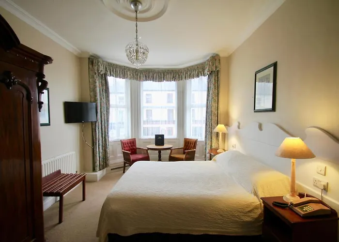 Foyles Hotel Clifden