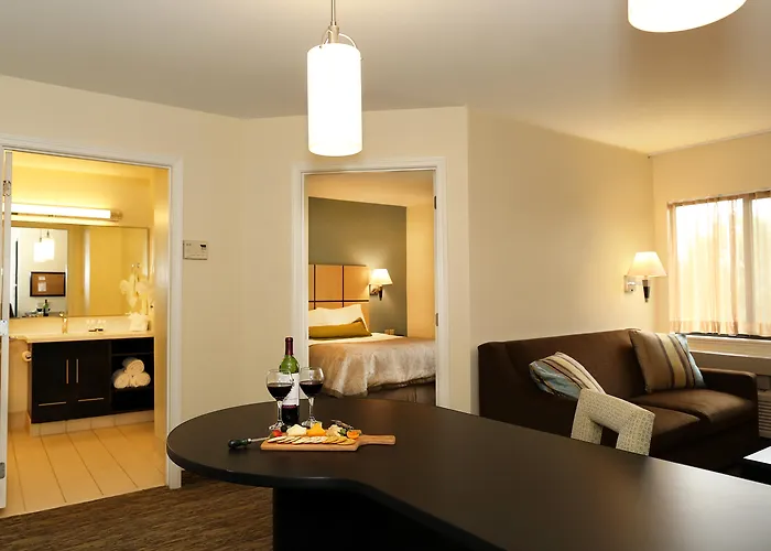 Candlewood Suites East By Ihg