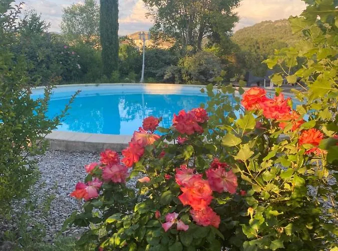 Bed and Breakfast Les Romarins à Crestet