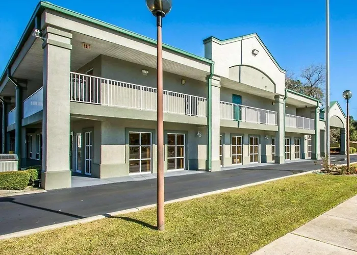 Quality Inn & Suites Near Panama City Beach