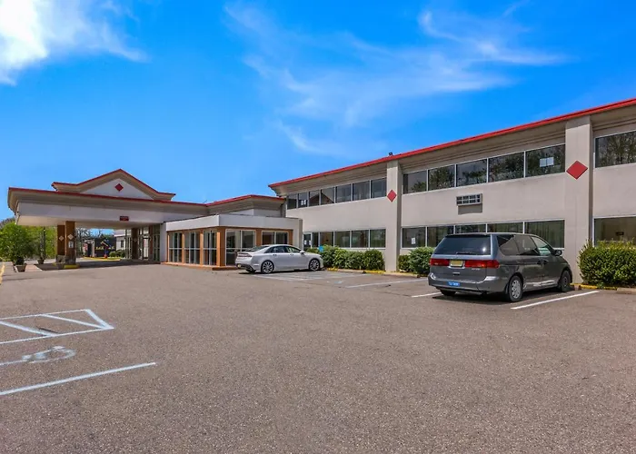 Red Carpet Inn & Suites Hazleton