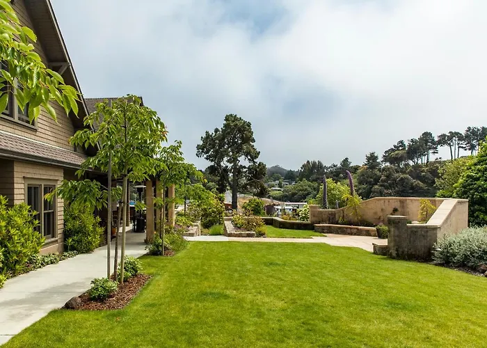 Noyo Harbor Inn