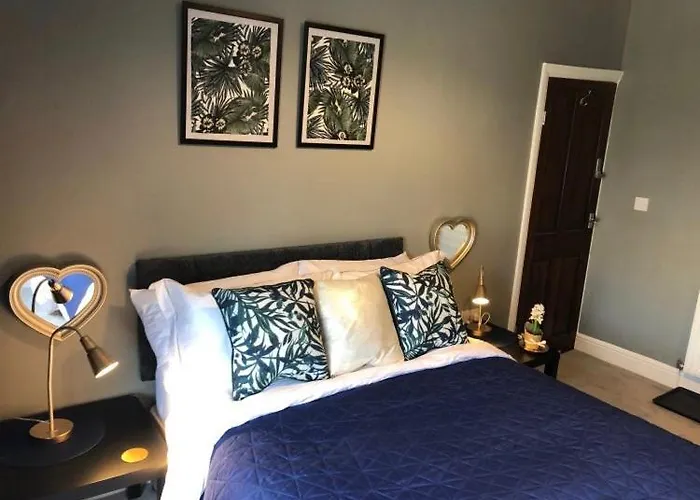 1. Stylish Private Double Room Near Manchester City Centre