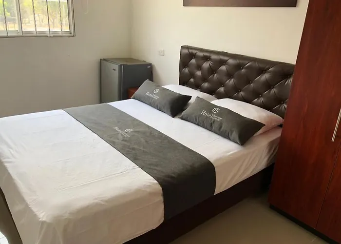 Hotel Aeromar Central
