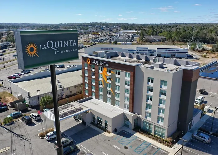 La Quinta By Wyndham Mobile Hotel