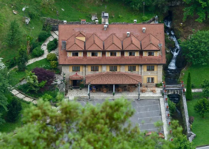 Logis Hotel Restaurante La Casa de Juansabeli