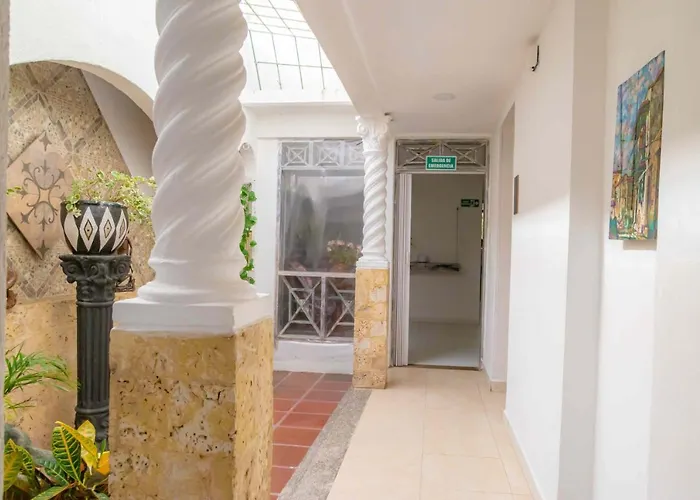 Luna Cartagena Airport Hotel
