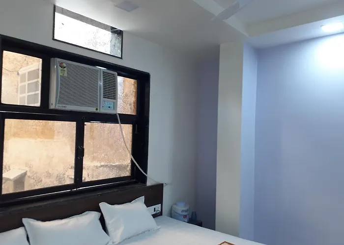 Hotel Chouhan Paradise