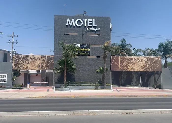 Motel Pedregal Suites San Juan del Río
