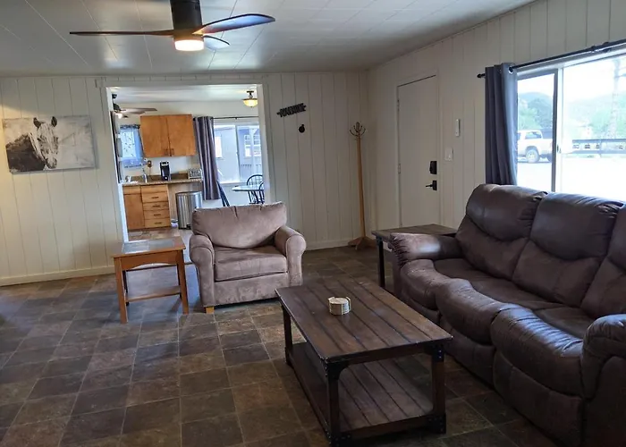 Slackwater Inn