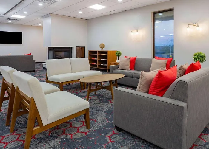 Ramada By Wyndham Hartford North - Bradley Airport Hotel Windsor Locks