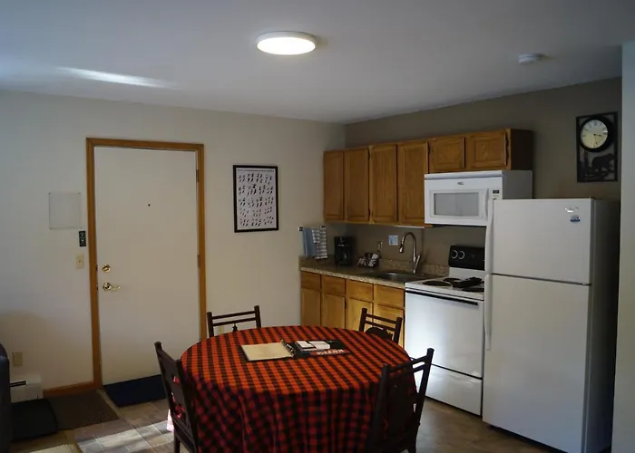 Swiftcurrent Lodge