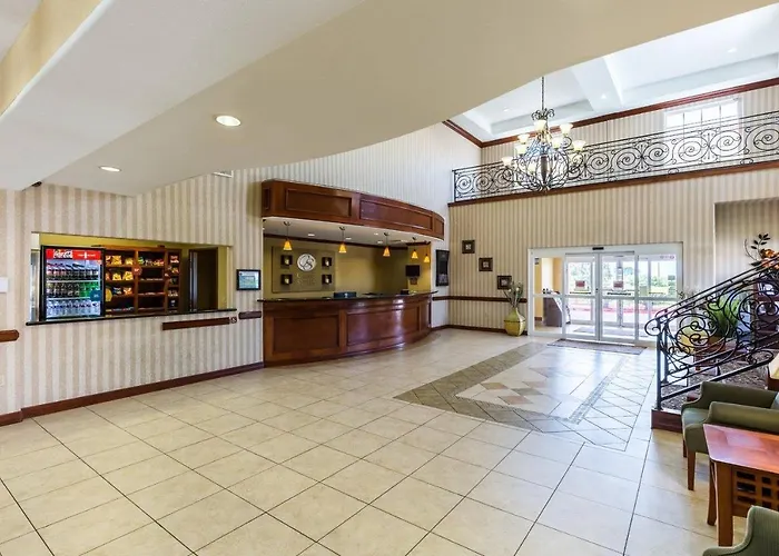 Comfort Suites Cruise Port Area - Beachside