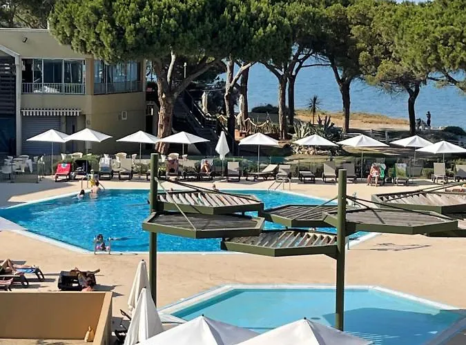 Le Village des Isles
