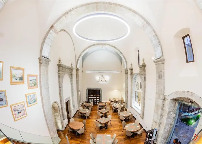 Hotel Don Paco Llanes