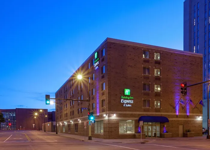 Holiday Inn Express & Suites Minneapolis-Downtown Convention Center By Ihg