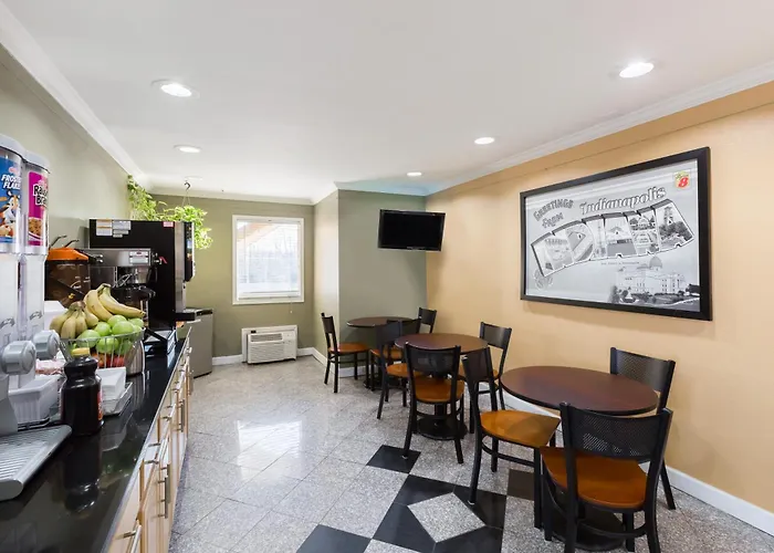 Super 8 By Wyndham Indianapolis-Southport Rd